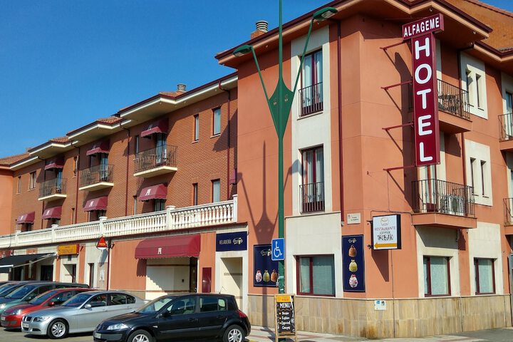 Exterior of Hotel Alfageme
