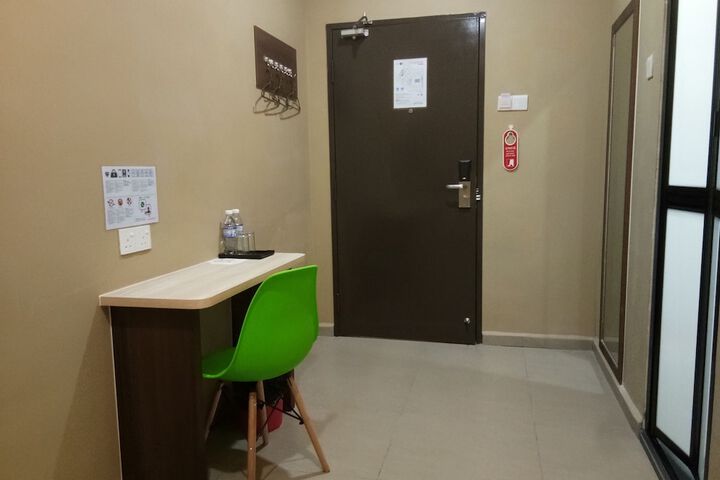 Room 37 of 65