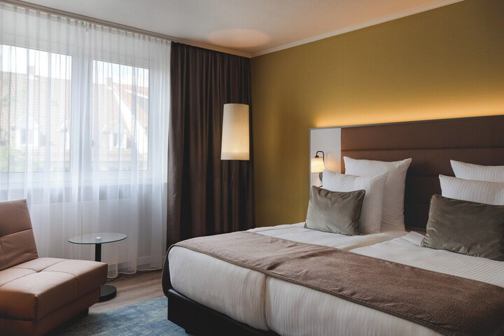 Room 11 of 28