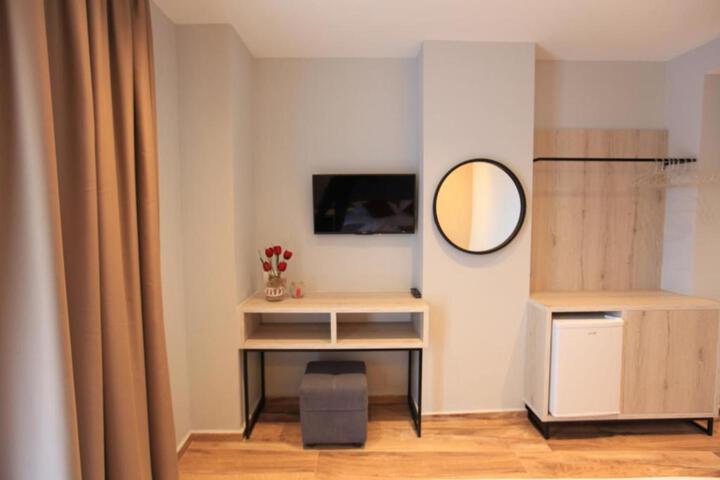 Room 32 of 143