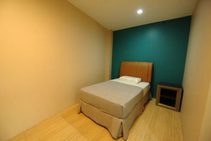 Room 15 of 28