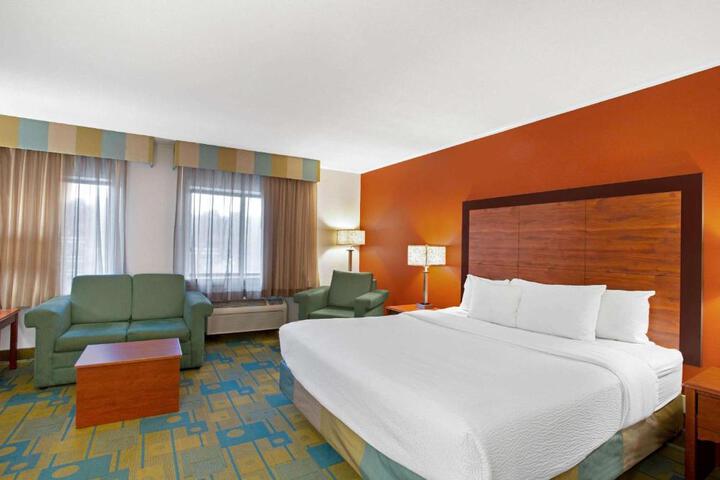 1 King Bed (9 of 11)