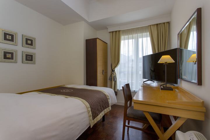 Room 5 of 60