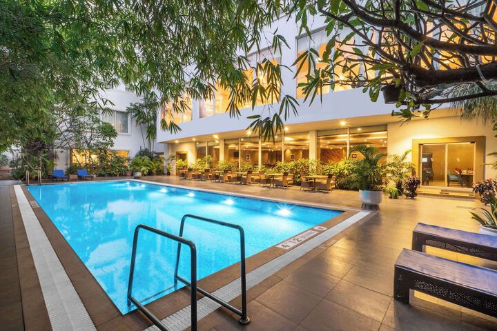 Hotel Pool