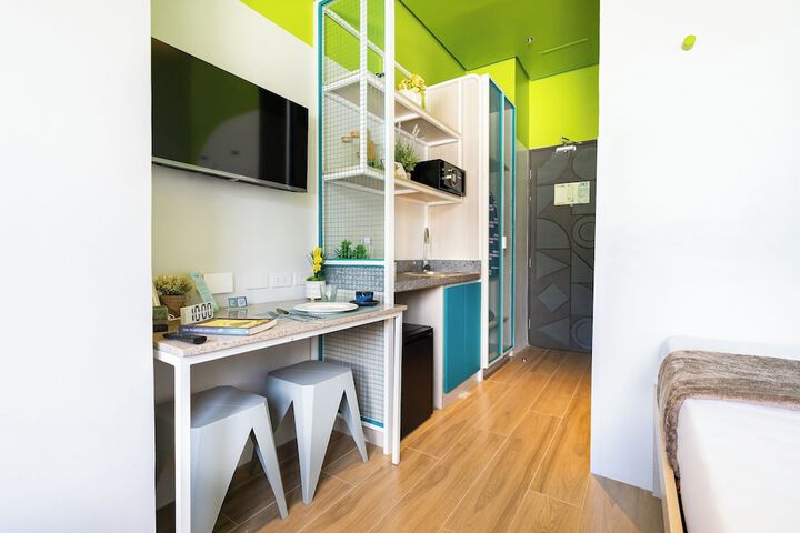 Room 6 of 11
