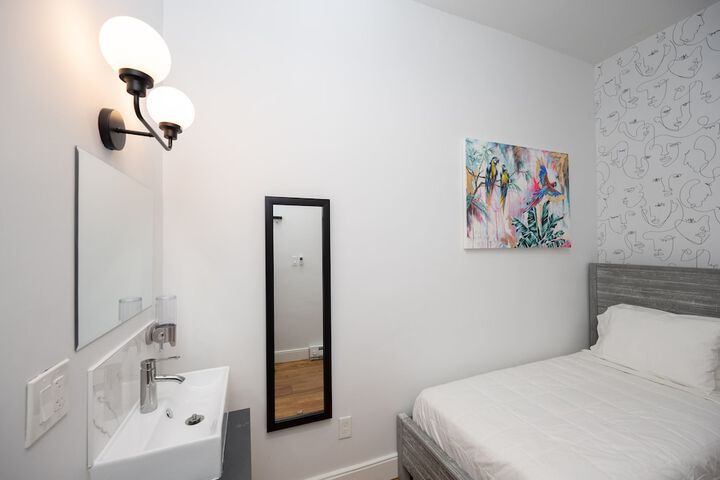 Room 16 of 46