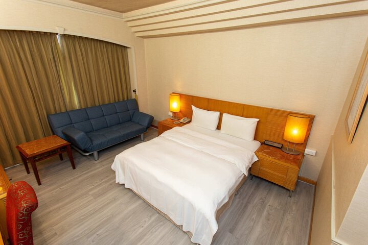 Room 11 of 30