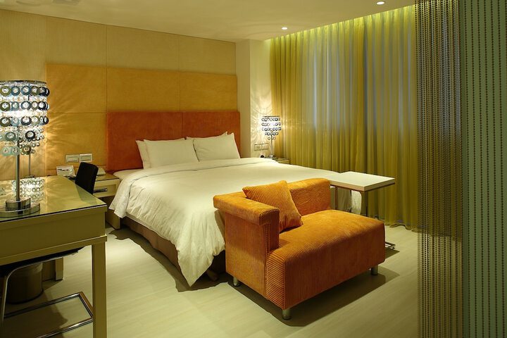 Room 5 of 15
