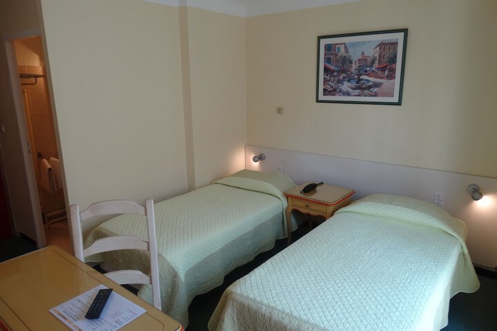 Room 8 of 70