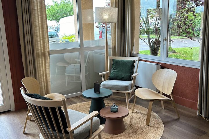Lounge 65 of 76