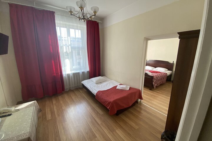 Room 81 of 272