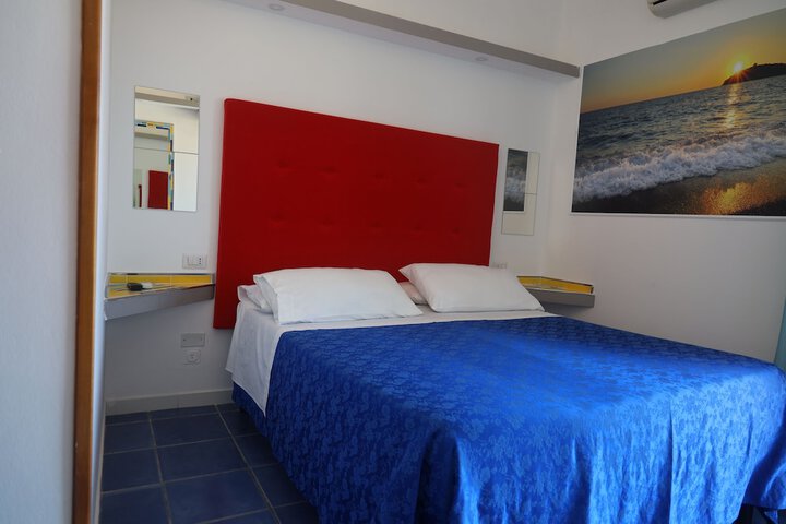 Room 4 of 31