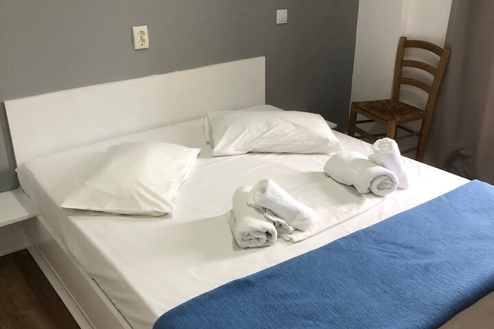 Room 44 of 103