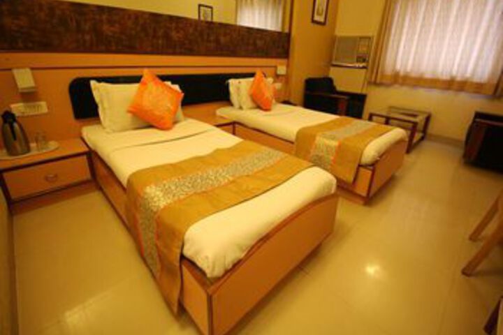 Room 17 of 28
