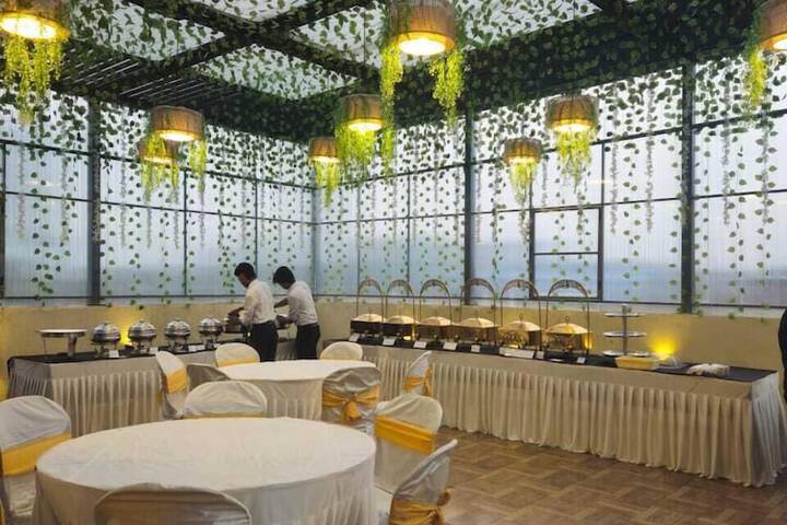 Ballroom/Hall 16 of 22