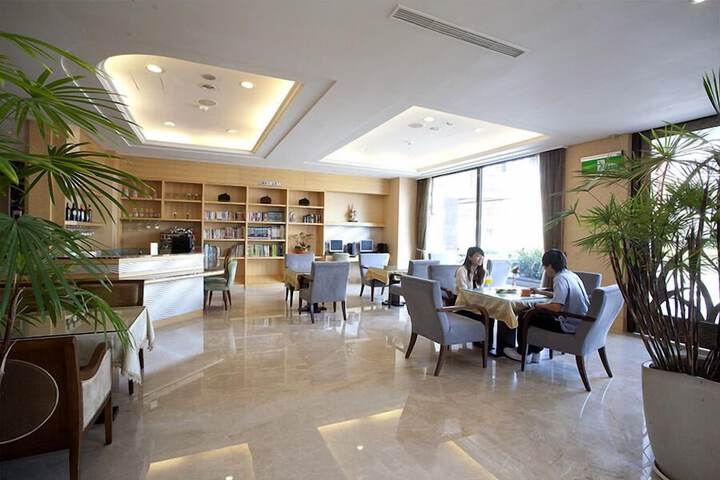 Business Center 42 of 45