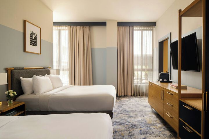 Room 12 of 77