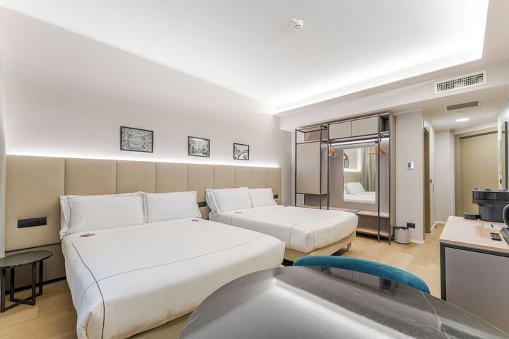Room 32 of 133