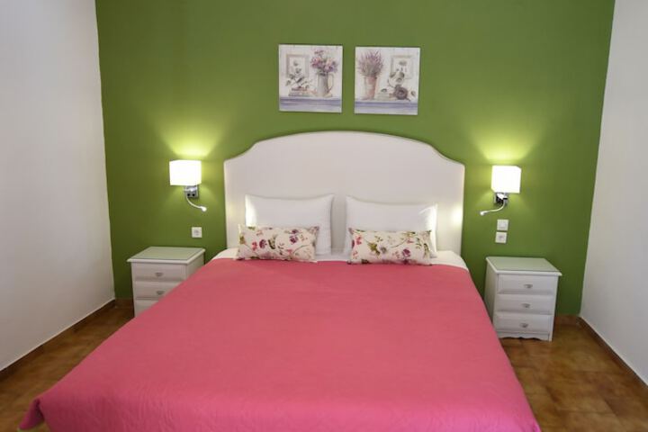 Room 2 of 65