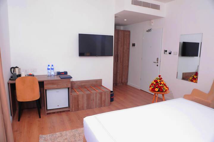 Room 9 of 36