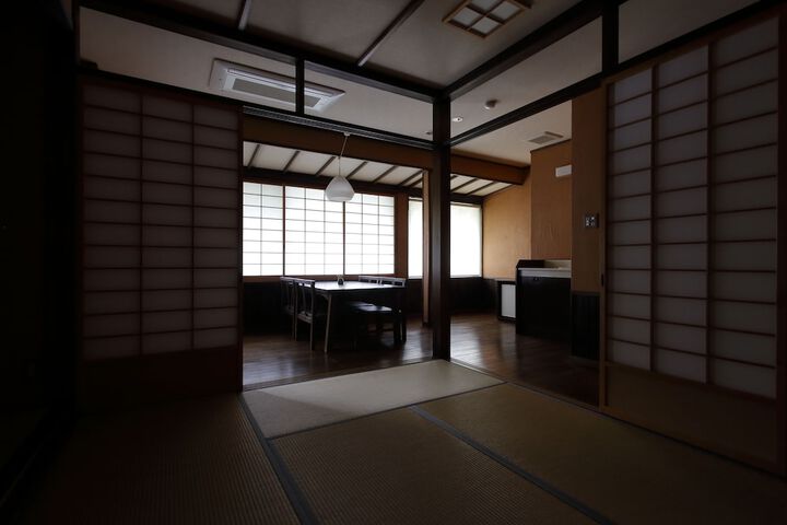 Room 16 of 38