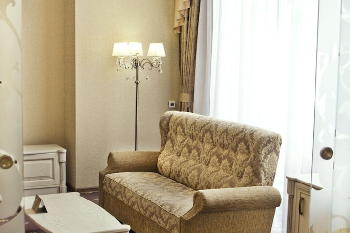 Room 17 of 42