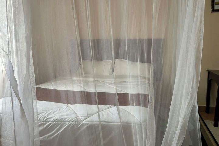 Room 8 of 33