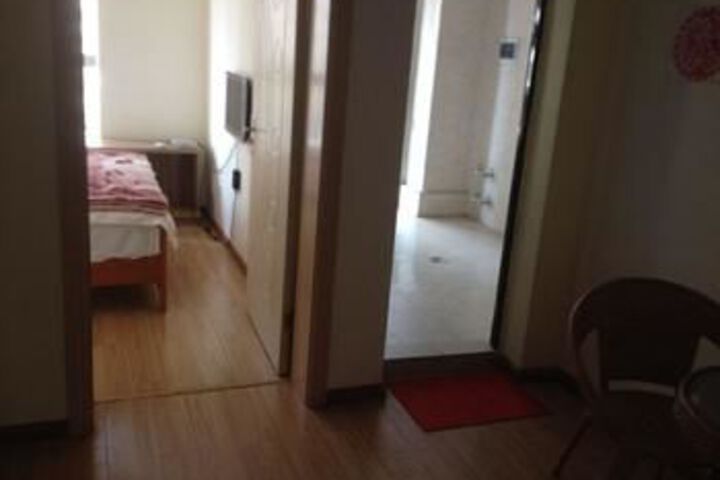 Room 4 of 7