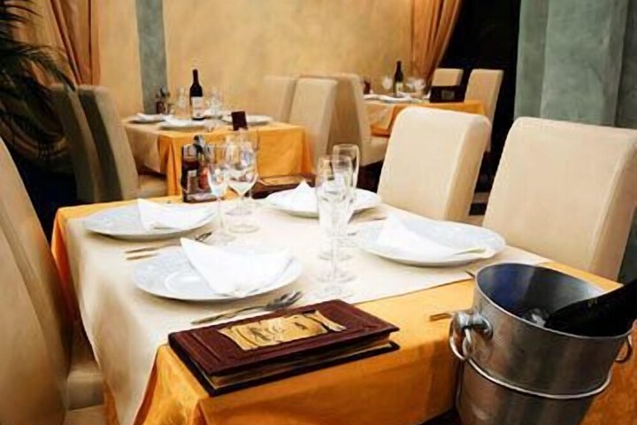 Dining 21 of 28