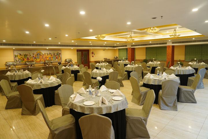 Ballroom/Hall 16 of 22
