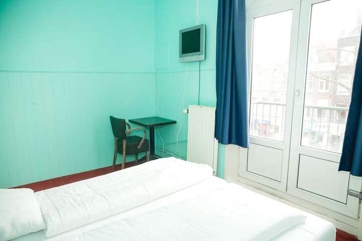 Room 8 of 50