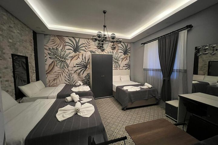 Room 9 of 14