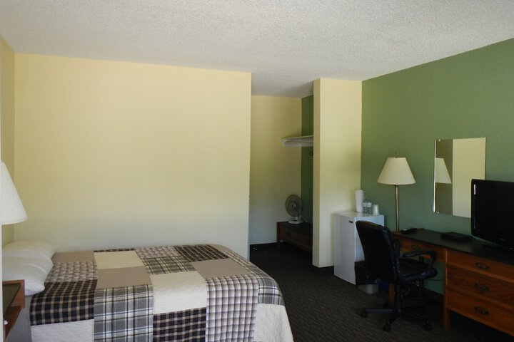 Room 10 of 24