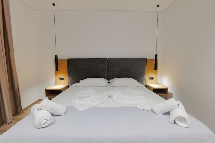Room 8 of 68