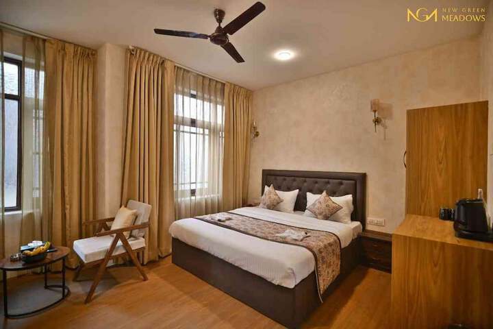 Room 3 of 16