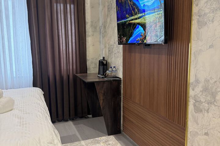 Room 3 of 21