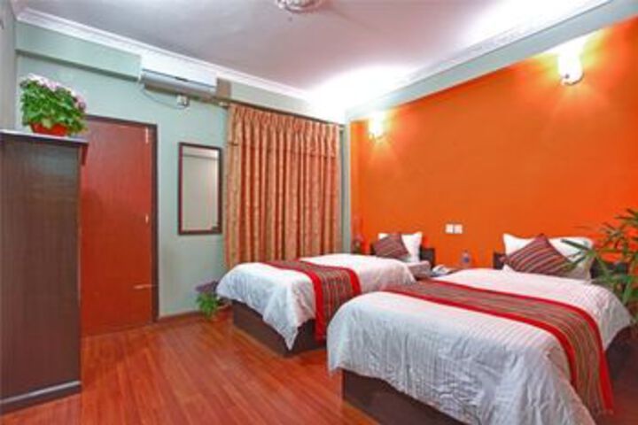 Room 8 of 18