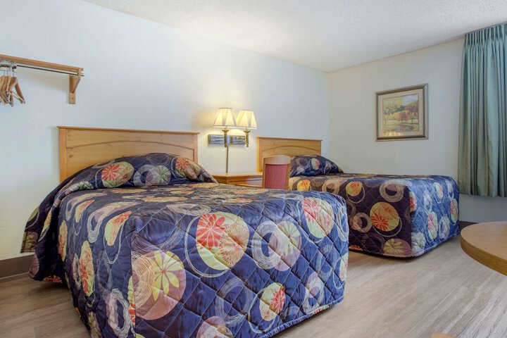2 Double Beds (2 of 10)
