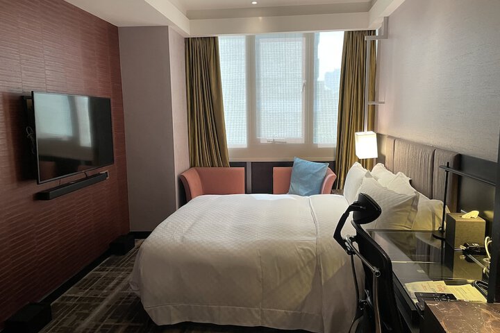 Room 13 of 28