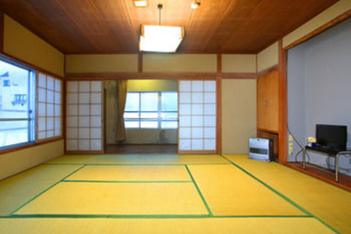 Room 11 of 33