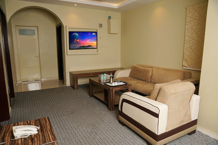 Room 12 of 27