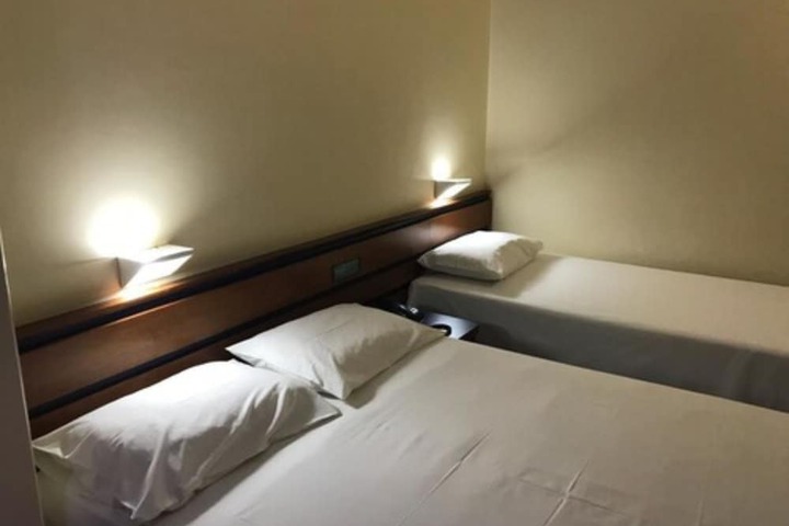 Room 7 of 44
