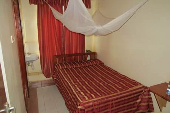 Room 8 of 12
