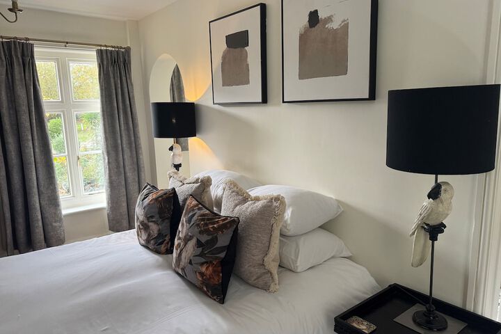 Room 8 of 77