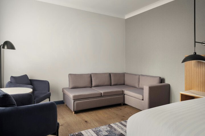 Room 42 of 118