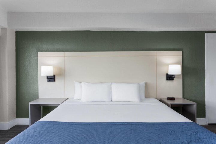 Room 79 of 248