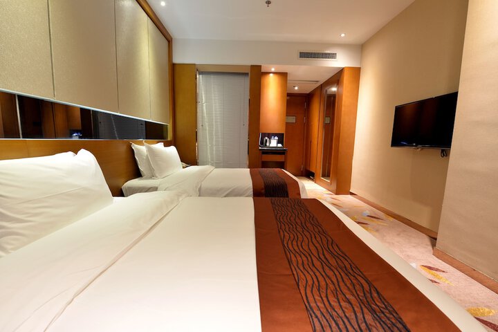 Room 7 of 19