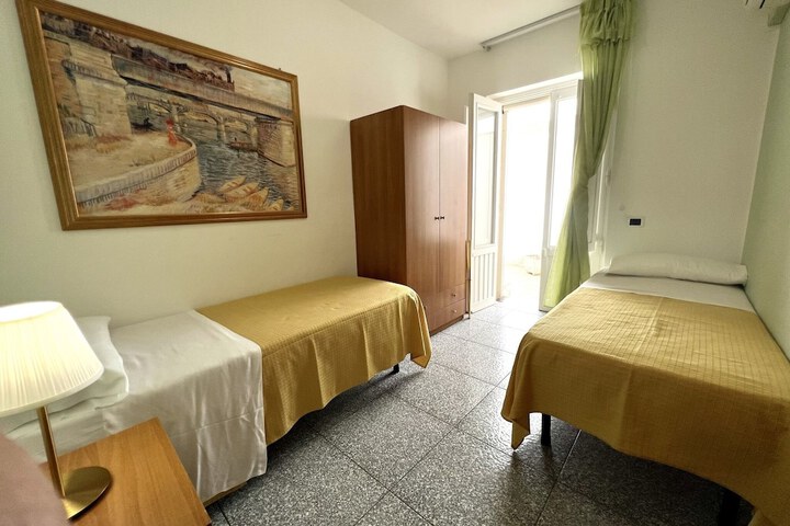 Room 14 of 32