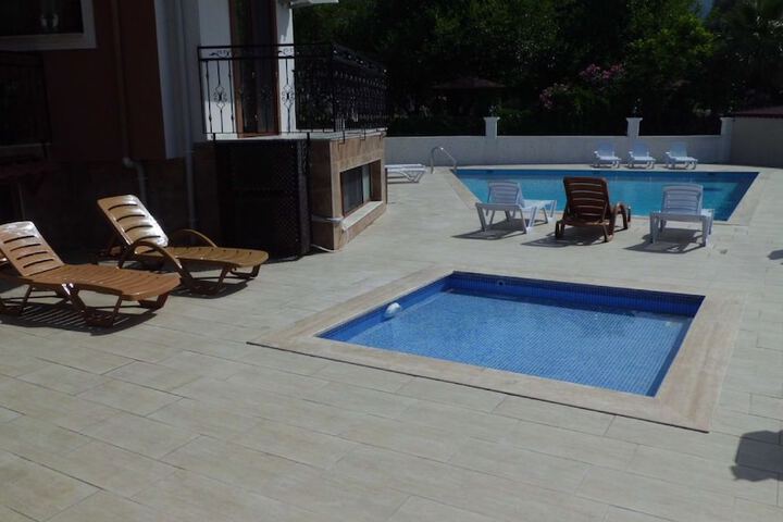 Pool 25 of 38