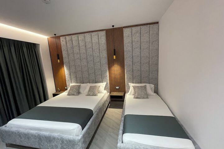Room 3 of 43